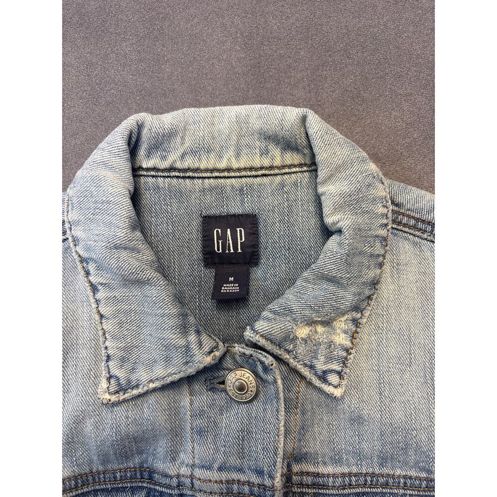 GAP Women’s Medium Denim Jacket Light Wash Distressed Button Up with Pockets - Picture 5 of 11